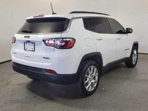 Bright White Clearcoat 2024 Jeep Compass Latitude Lux