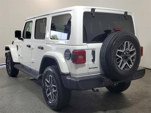 2025 Jeep Wrangler 4-Door Sahara 4x4