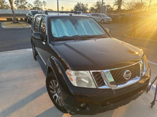 2010 Nissan Pathfinder LE