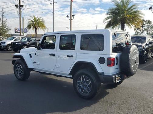 2025 Jeep Wrangler 4-Door Sahara 4x4