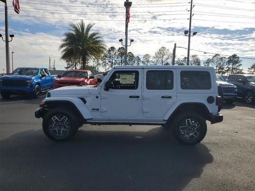 2025 Jeep Wrangler 4-Door Sahara 4x4