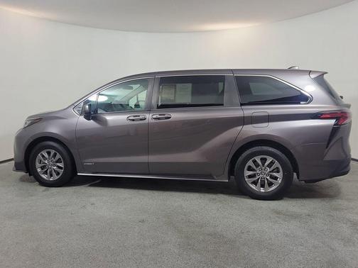 2021 Toyota Sienna LE