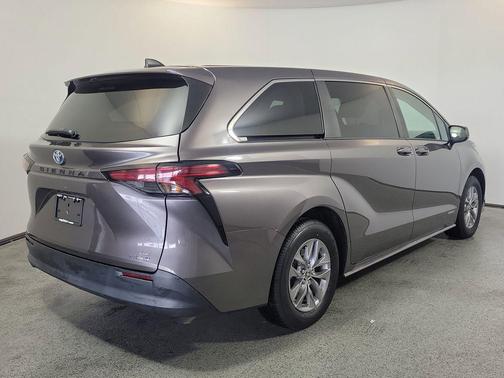2021 Toyota Sienna LE