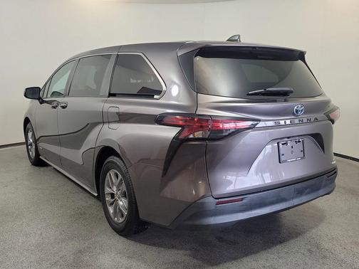 2021 Toyota Sienna LE