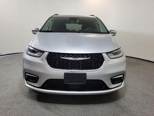 Silver Mist Clearcoat 2022 Chrysler Pacifica Limited
