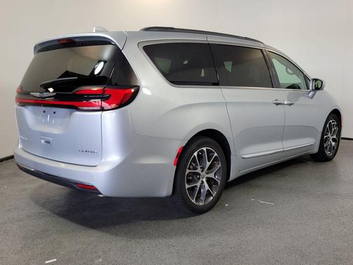 Silver Mist Clearcoat 2022 Chrysler Pacifica Limited