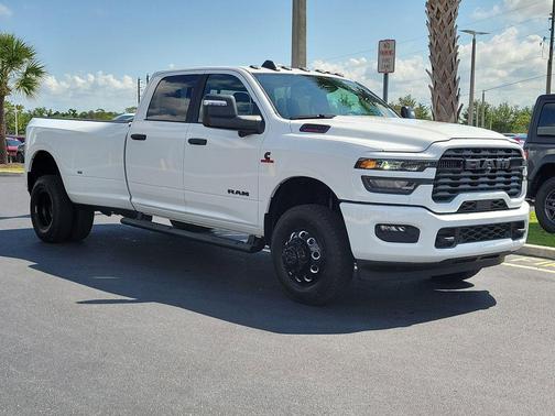 Bright White Clearcoat 2026 RAM 3500 Big Horn Crew Cab 4x4 8' Box
