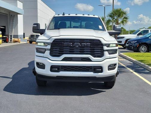 Bright White Clearcoat 2026 RAM 3500 Big Horn Crew Cab 4x4 8' Box