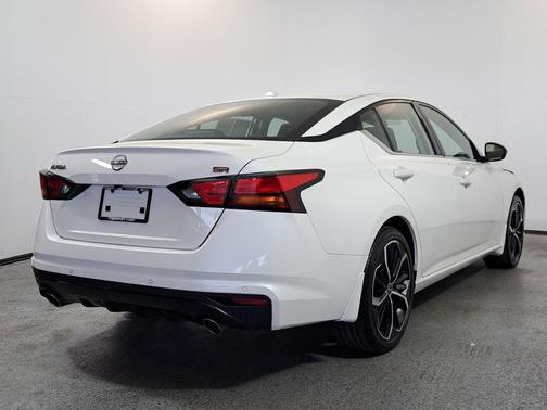 2025 Nissan Altima SR FWD