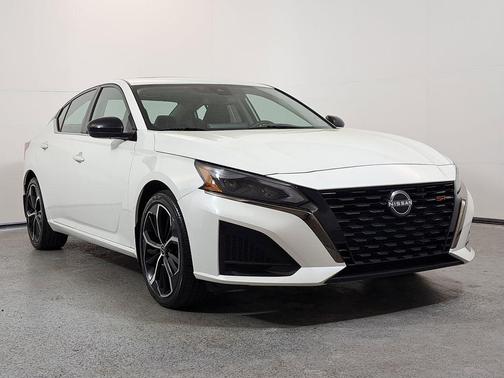 2025 Nissan Altima SR FWD