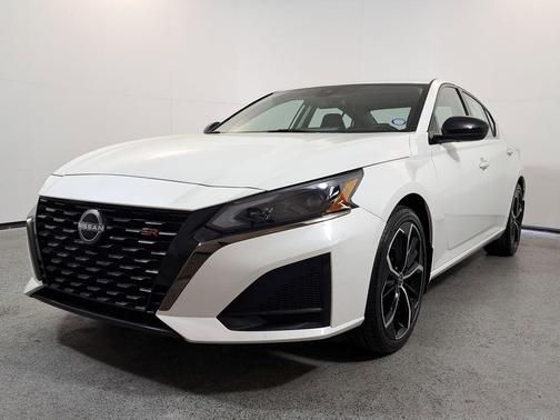 2025 Nissan Altima SR FWD