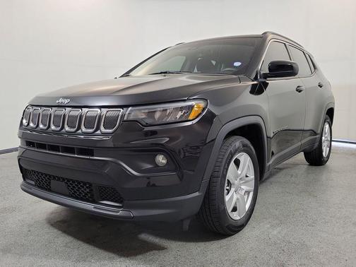 Diamond Black Crystal Pearlcoat 2022 Jeep Compass Latitude