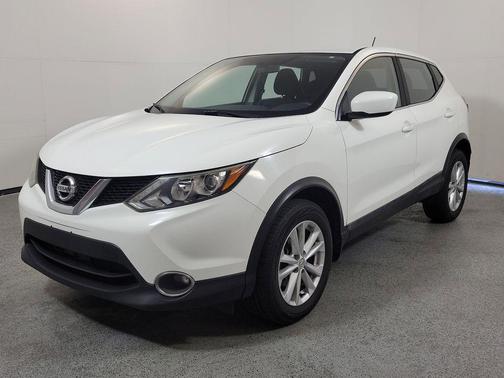 Glacier White 2017 Nissan Rogue Sport S