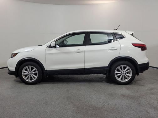 Glacier White 2017 Nissan Rogue Sport S