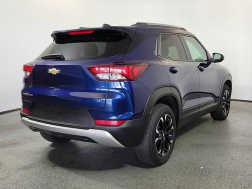 Blue Glow Metallic 2022 Chevrolet Trailblazer LT