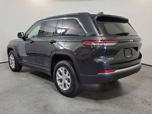 Rocky Mountain Pearlcoat 2023 Jeep Grand Cherokee Limited