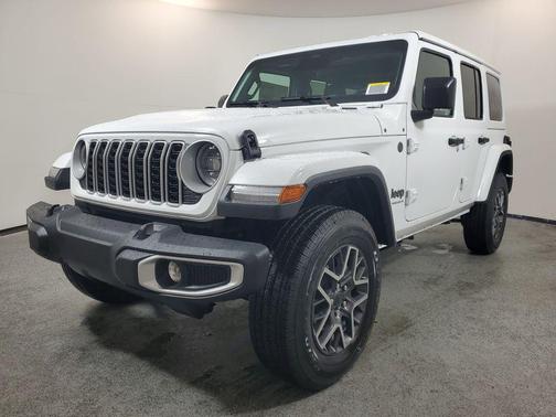Bright White Clearcoat 2026 Jeep Wrangler 4-Door Sahara 4x4