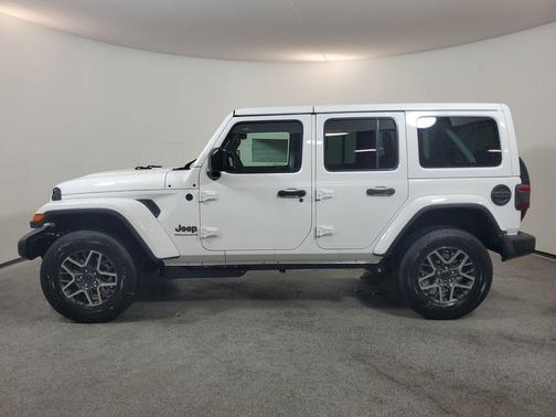 Bright White Clearcoat 2026 Jeep Wrangler 4-Door Sahara 4x4