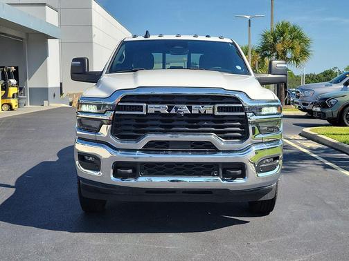 Bright White Clearcoat 2025 RAM 3500 Tradesman Crew Cab 4x4 8' Box