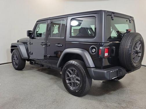 Black Clearcoat 2026 Jeep Wrangler Sport