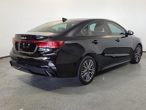 Aurora Black 2024 Kia Forte GT-Line