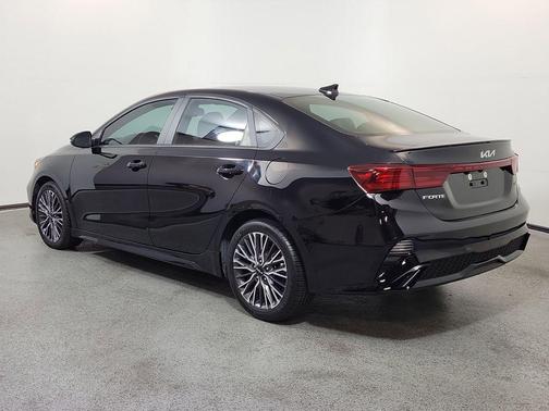 Aurora Black 2024 Kia Forte GT-Line