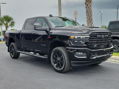 Diamond Black Crystal Pearlcoat 2026 RAM 2500 Laramie Crew Cab 4x4 6'4' Box