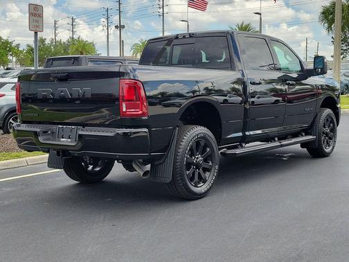 Diamond Black Crystal Pearlcoat 2026 RAM 2500 Laramie Crew Cab 4x4 6'4' Box