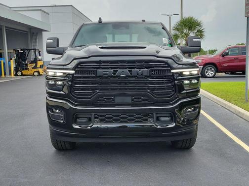 Diamond Black Crystal Pearlcoat 2026 RAM 2500 Laramie Crew Cab 4x4 6'4' Box
