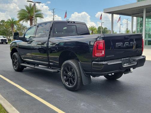 Diamond Black Crystal Pearlcoat 2026 RAM 2500 Laramie Crew Cab 4x4 6'4' Box