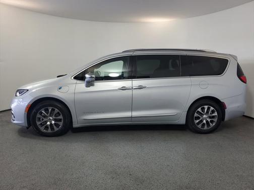 2024 Chrysler Pacifica L