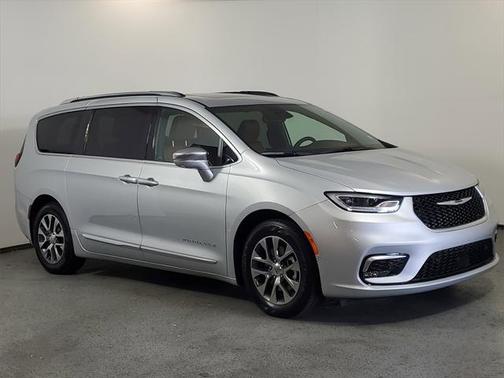 2024 Chrysler Pacifica L