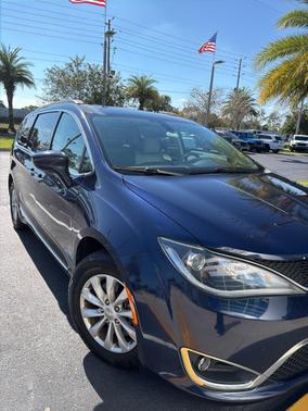 2017 Chrysler Pacifica Touring-L