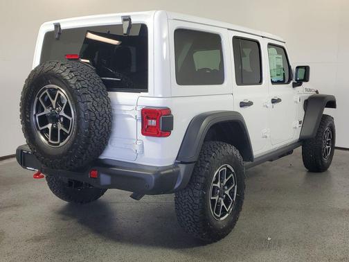 Bright White Clearcoat 2026 Jeep Wrangler Rubicon