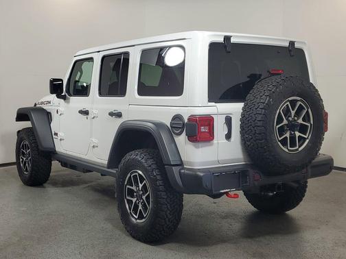 Bright White Clearcoat 2026 Jeep Wrangler Rubicon