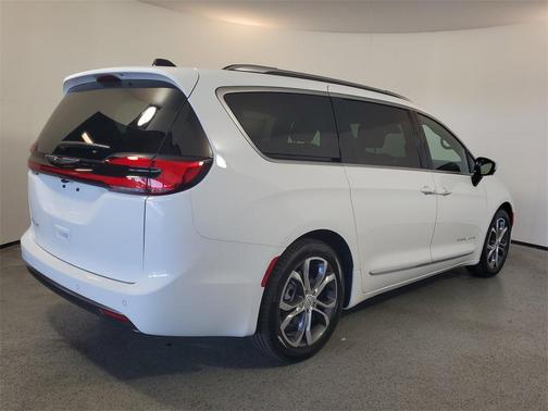 2026 Chrysler Pacifica L