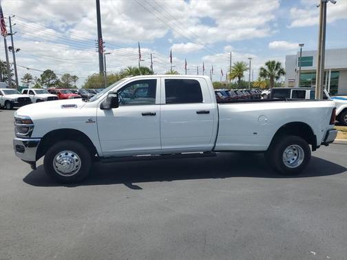2025 RAM 3500 Tradesman Crew Cab 4x4 8' Box