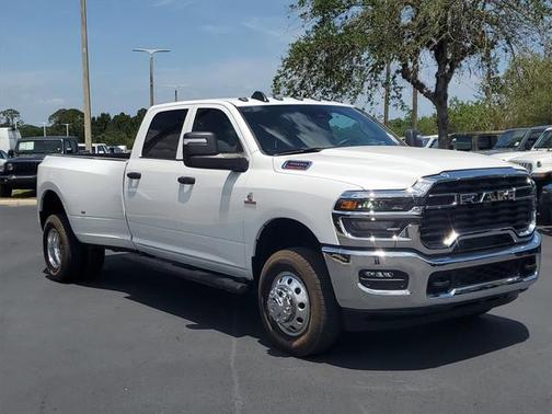 2025 RAM 3500 Tradesman Crew Cab 4x4 8' Box