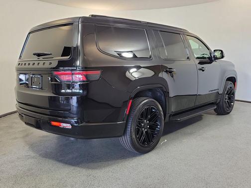 Diamond Black Crystal Pearlcoat 2024 Jeep Wagoneer Series II Carbide 4x4