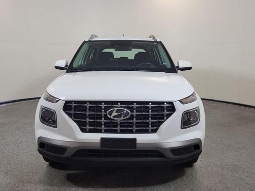 Ceramic White 2023 Hyundai VENUE SEL