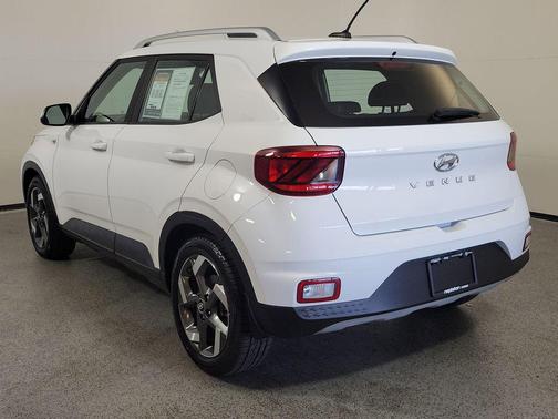 Ceramic White 2023 Hyundai VENUE SEL