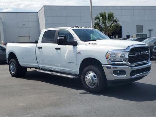 2024 RAM 3500 Big Horn Crew Cab 4x4 8' Box