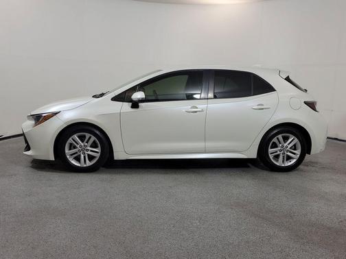 Blizzard Pearl 2019 Toyota Corolla SE