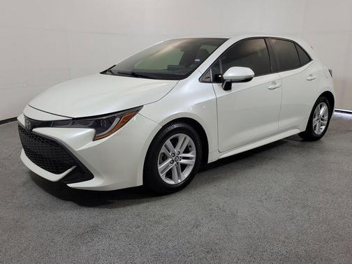 Blizzard Pearl 2019 Toyota Corolla SE