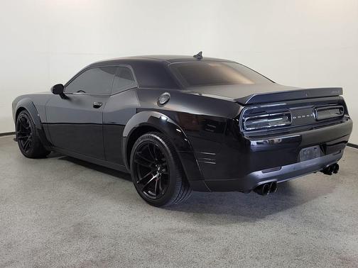 Pitch Black Clearcoat 2022 Dodge Challenger R/T Scat Pack Widebody