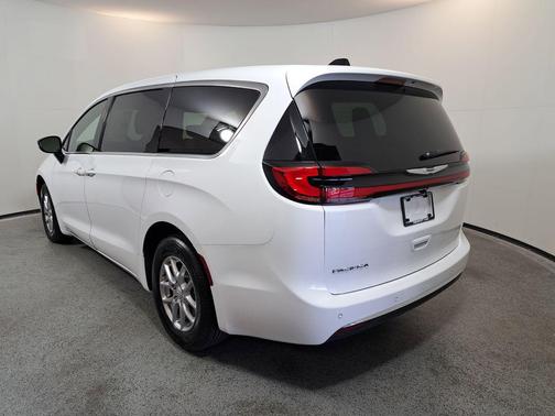 Bright White Clearcoat 2026 Chrysler Pacifica L