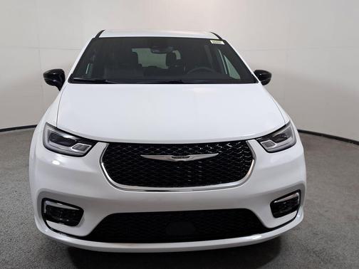 Bright White Clearcoat 2026 Chrysler Pacifica L