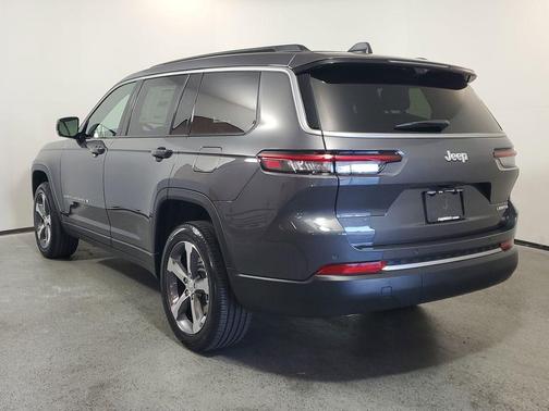 baltic gray metallic clearcoat 2026 Jeep Grand Cherokee L Limited
