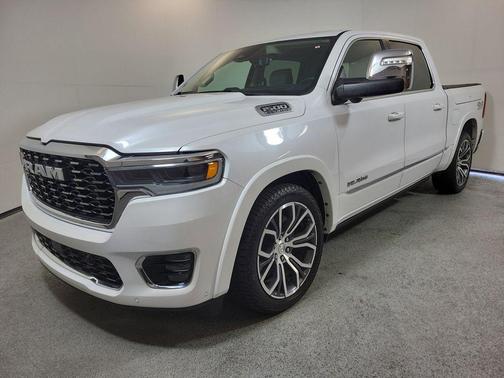 Ivory White Tri-Coat Pearlcoat 2025 RAM 1500 ST