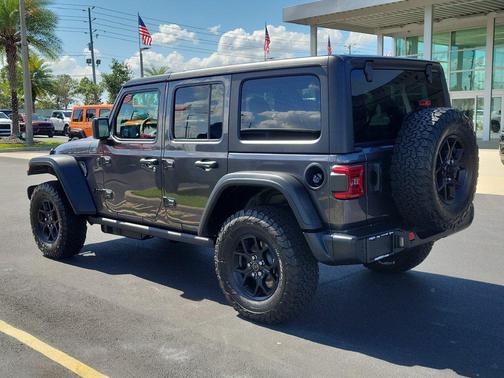 Granite Crystal Metallic Clearcoat 2027 Jeep Wrangler Willys